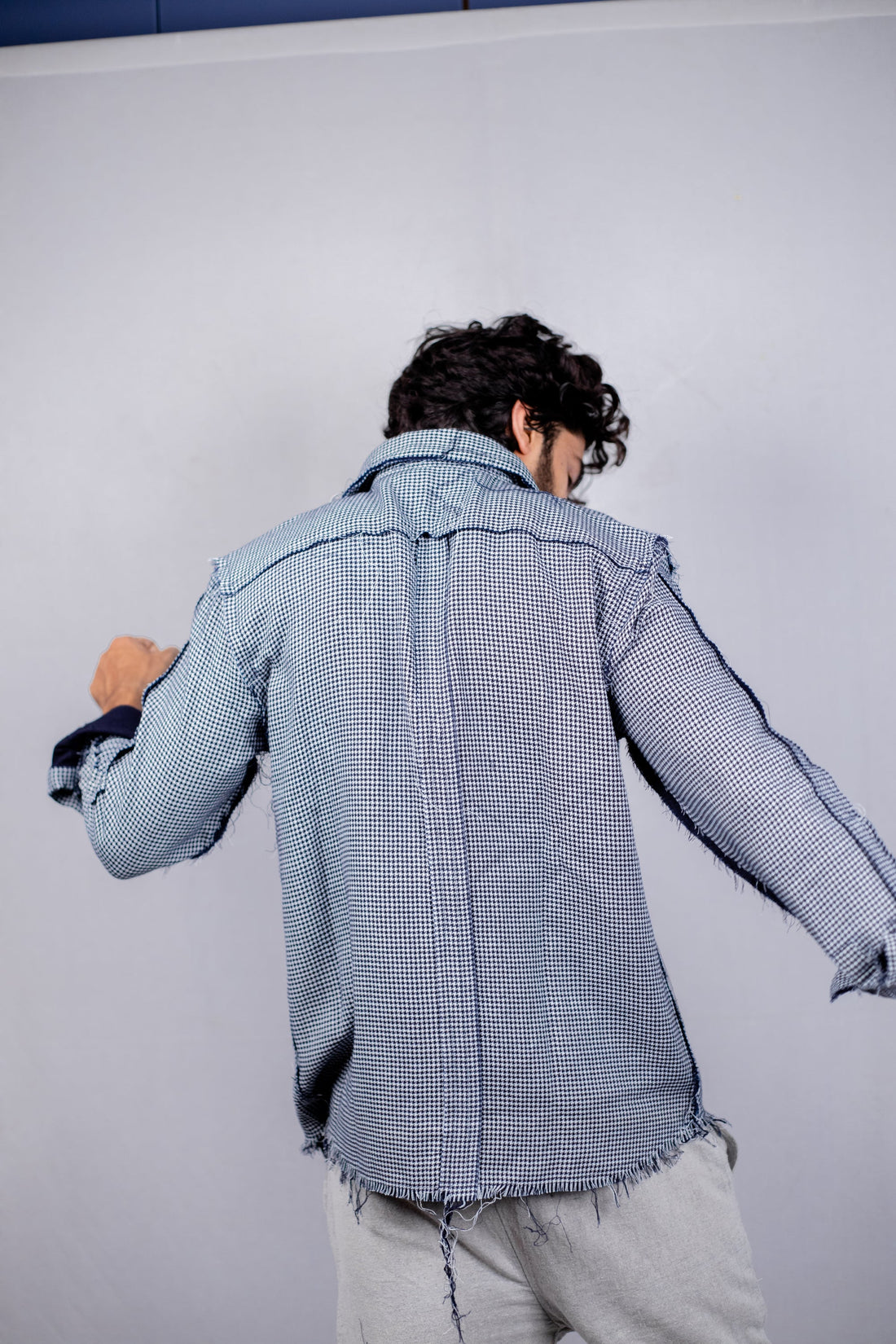 DISTRESSED BLUES House of Bardi